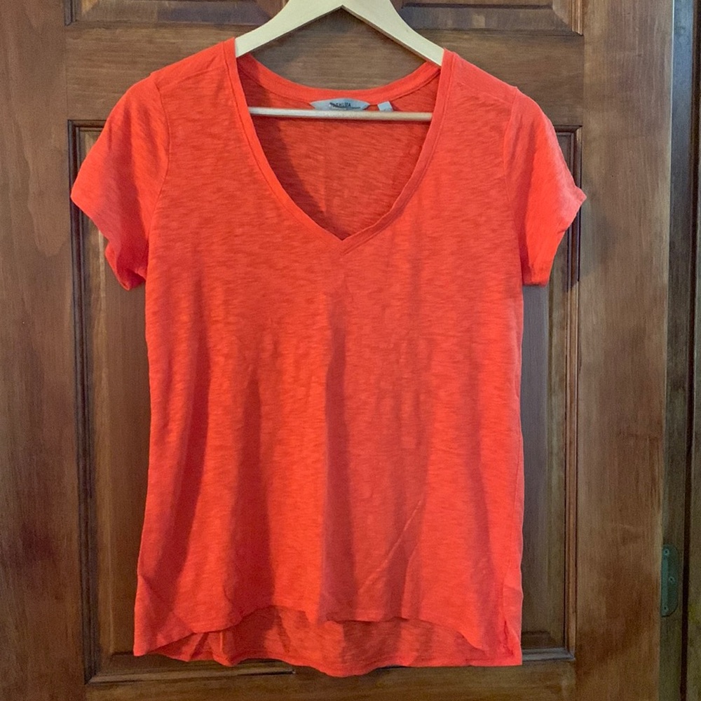NWOT Athleta v-neck slub tee
